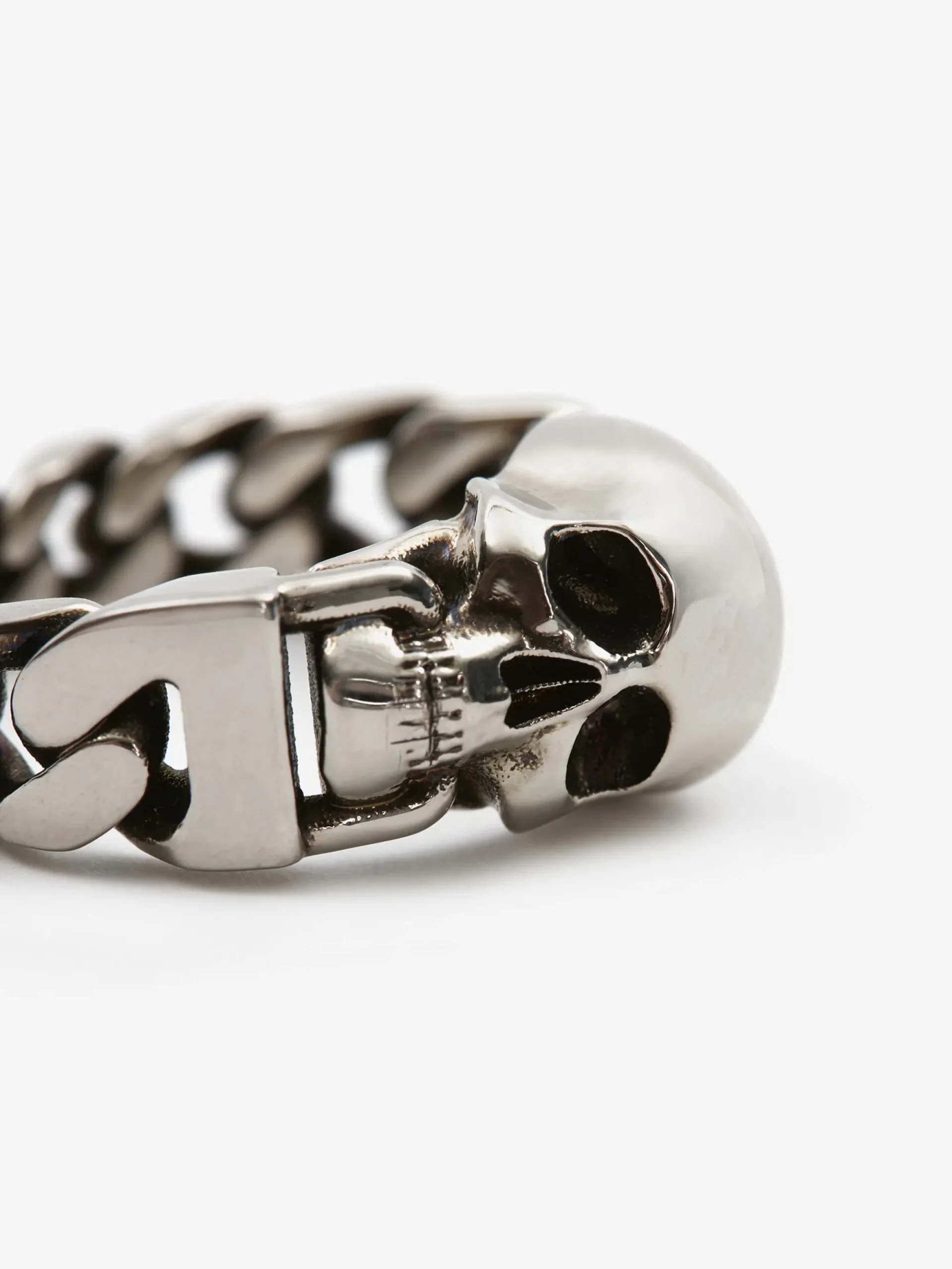 Men's Skull Chain Ring in >Alexander McQueen Fashion