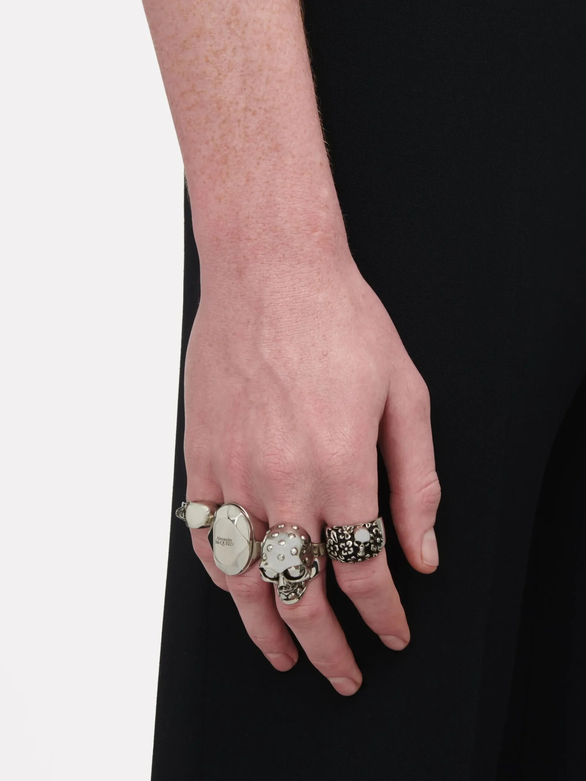 Men's The Floral Skull Ring in >Alexander McQueen Shop