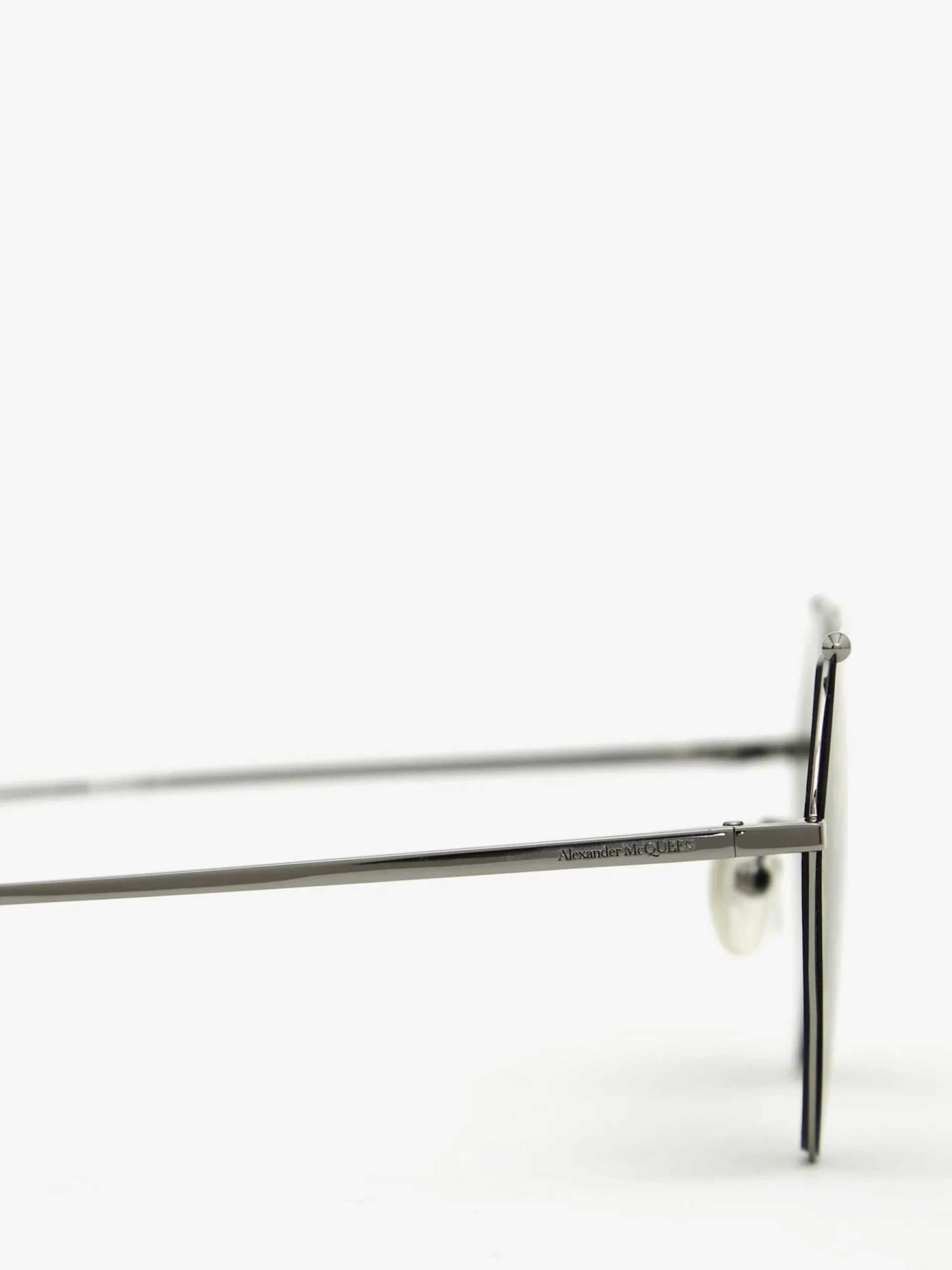 Top Piercing Sunglasses in >Alexander McQueen Fashion