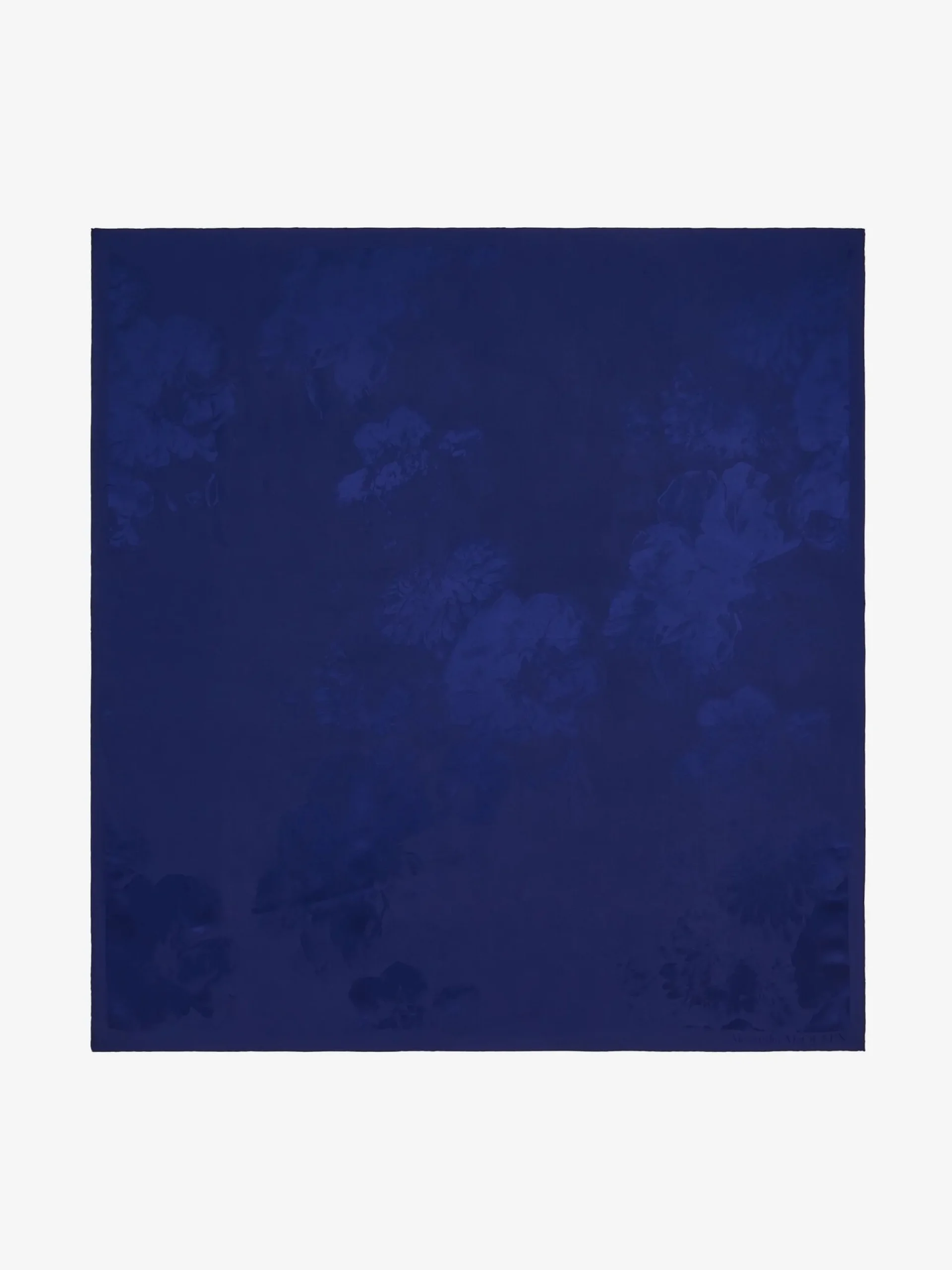 Women's Chiaroscuro Shawl in >Alexander McQueen Store