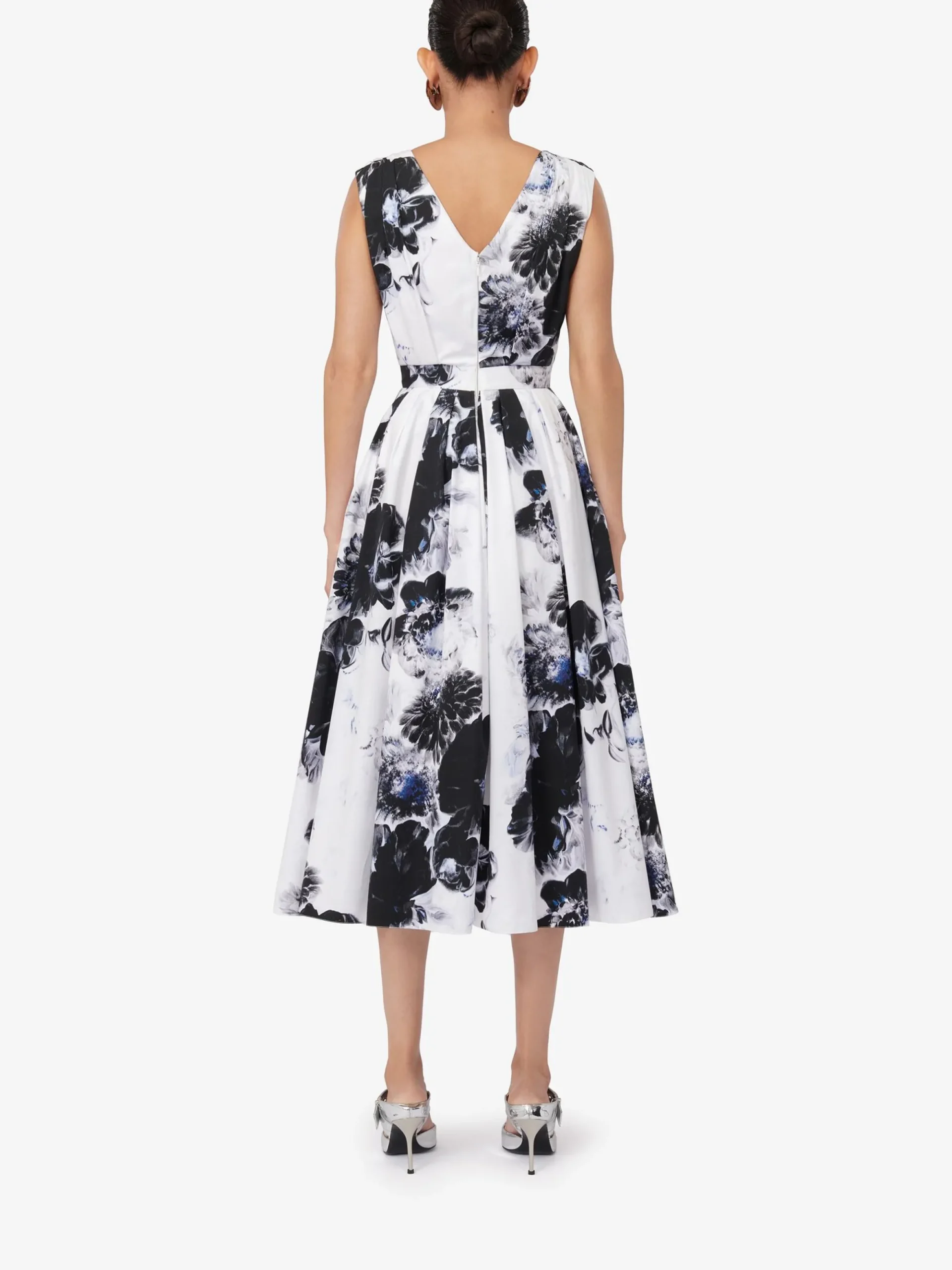 Women's Chiaroscuro Sleeveless Knot Dress in >Alexander McQueen Best
