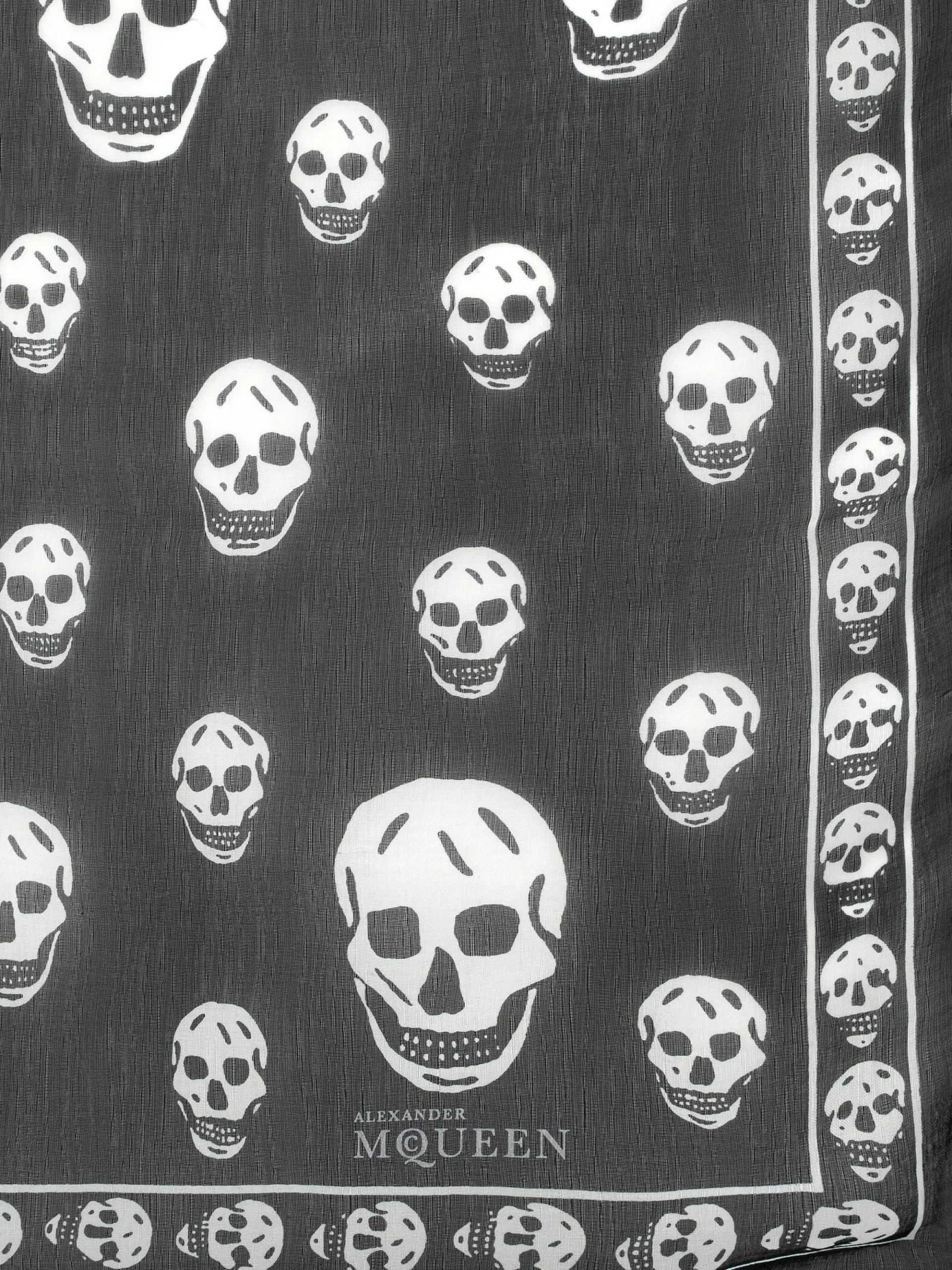 Women's Classic Silk Skull Scarf in >Alexander McQueen Fashion