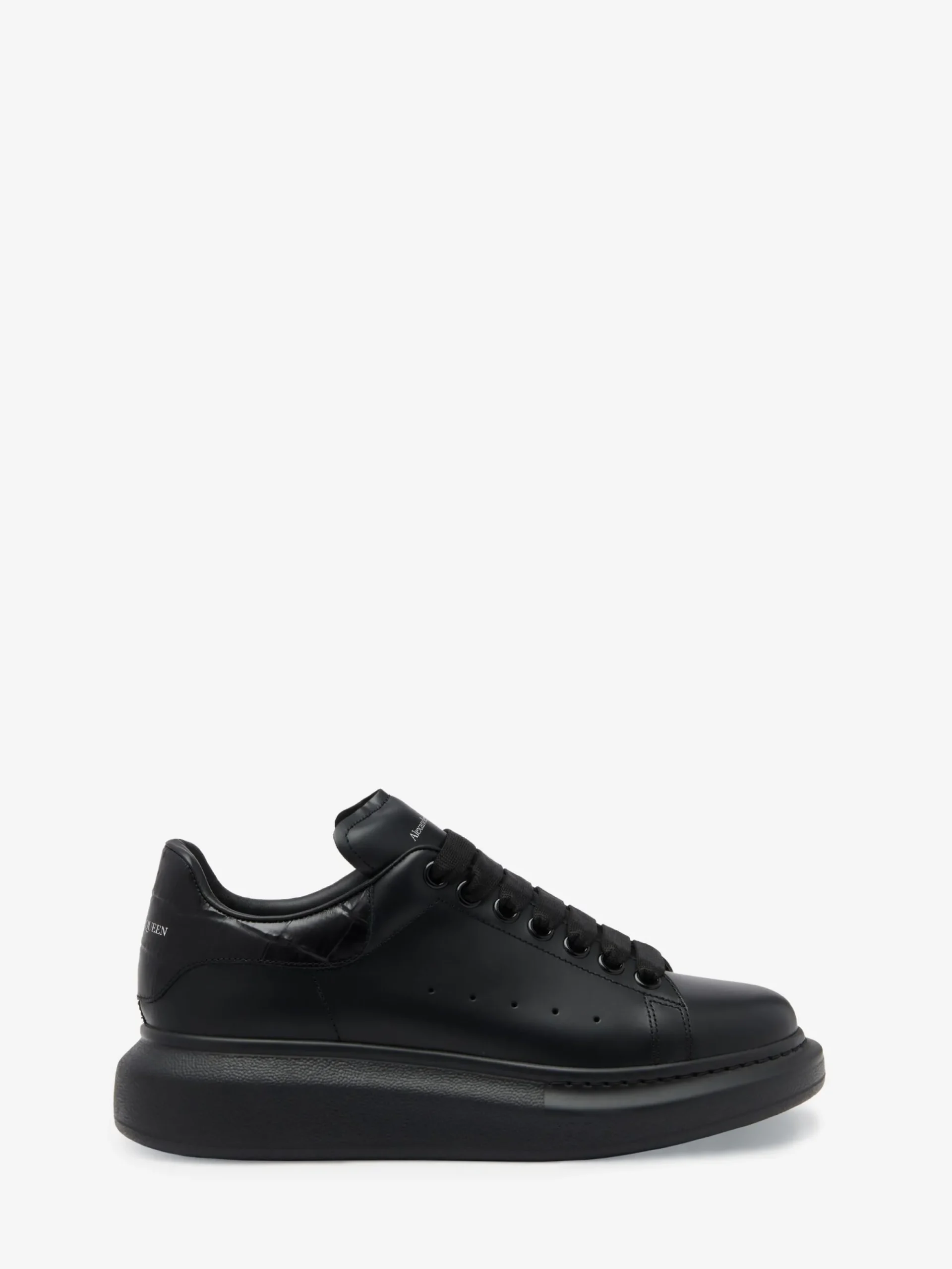 Women's Oversized Sneaker in >Alexander McQueen Online