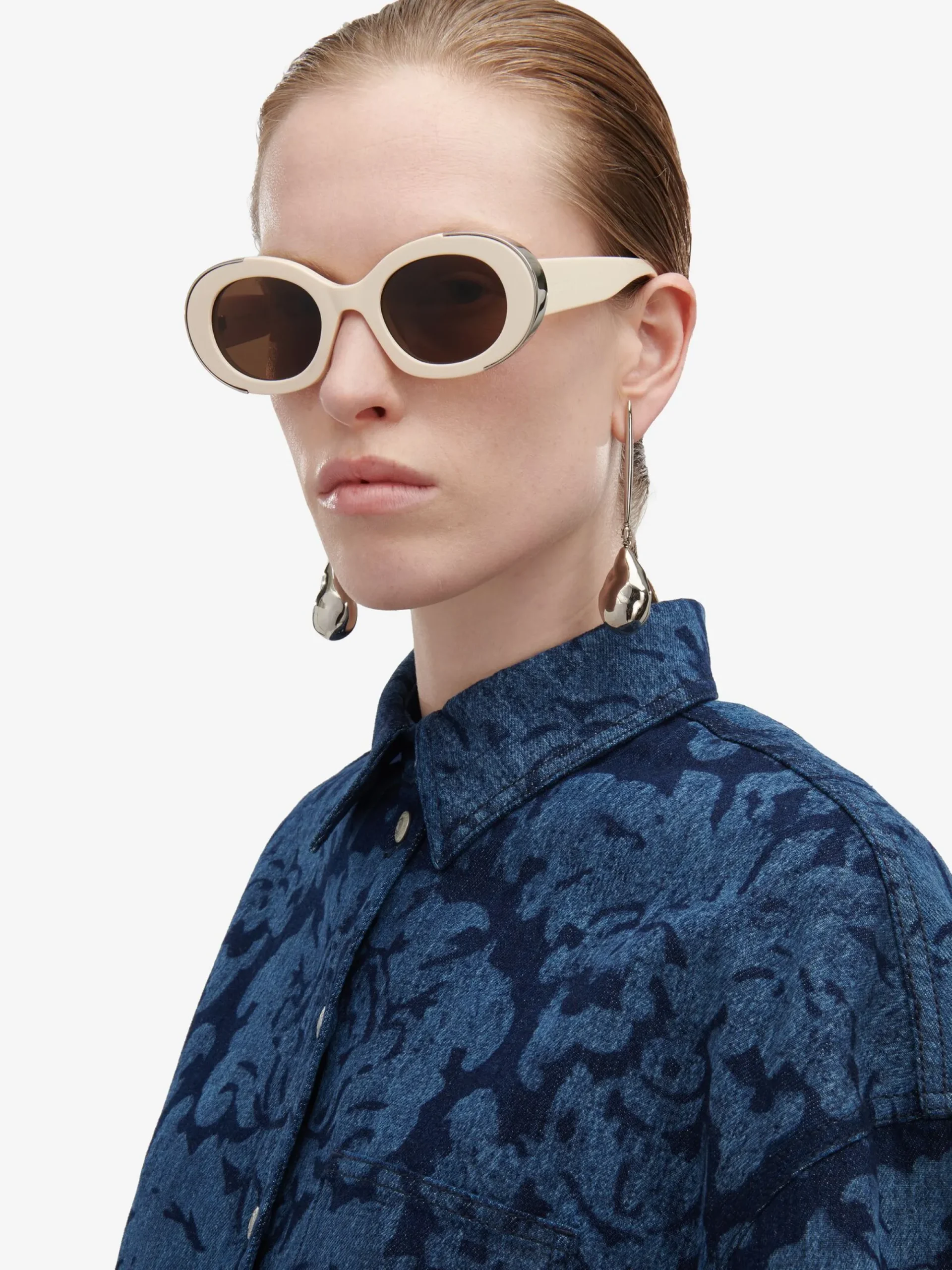 Women's The Grip Oval Sunglasses in >Alexander McQueen Cheap